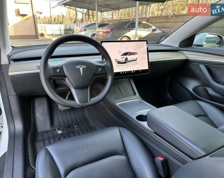 Белый Тесла Модель 3, объемом двигателя 0 л и пробегом 64 тыс. км за 20999 $, фото 5 на Automoto.ua