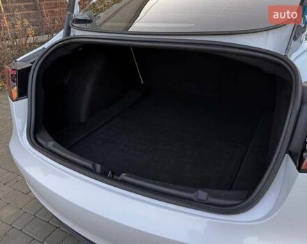 Белый Тесла Модель 3, объемом двигателя 0 л и пробегом 48 тыс. км за 23000 $, фото 40 на Automoto.ua