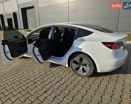 Білий Тесла Модель 3, об'ємом двигуна 0 л та пробігом 21 тис. км за 26900 $, фото 5 на Automoto.ua