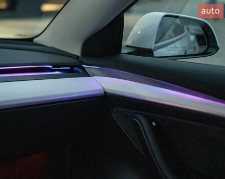 Белый Тесла Модель 3, объемом двигателя 0 л и пробегом 53 тыс. км за 27500 $, фото 28 на Automoto.ua