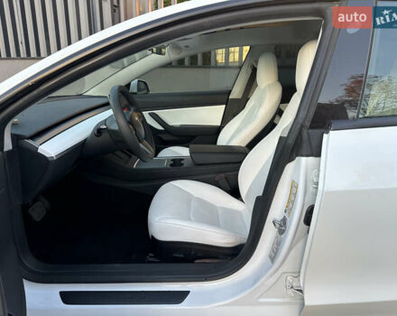 Белый Тесла Модель 3, объемом двигателя 0 л и пробегом 18 тыс. км за 22800 $, фото 9 на Automoto.ua