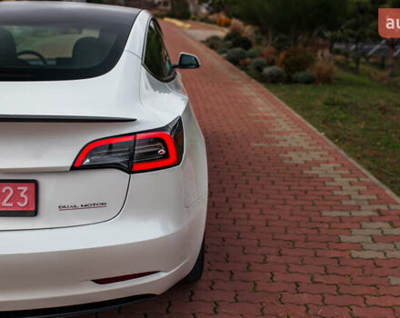 Белый Тесла Модель 3, объемом двигателя 0 л и пробегом 5 тыс. км за 27500 $, фото 20 на Automoto.ua