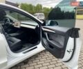 Білий Тесла Модель 3, об'ємом двигуна 0 л та пробігом 33 тис. км за 20310 $, фото 16 на Automoto.ua