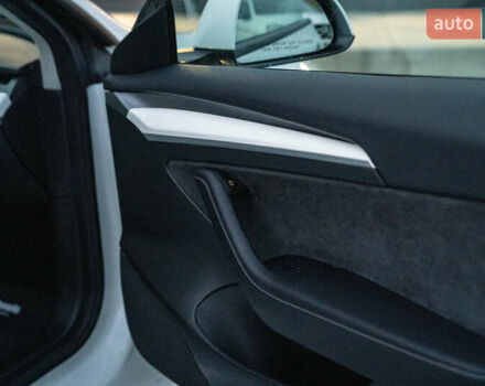 Белый Тесла Модель 3, объемом двигателя 0 л и пробегом 53 тыс. км за 27500 $, фото 34 на Automoto.ua