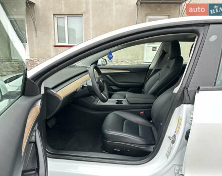 Білий Тесла Модель 3, об'ємом двигуна 0 л та пробігом 4 тис. км за 17500 $, фото 14 на Automoto.ua