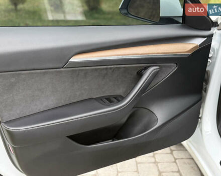 Білий Тесла Модель 3, об'ємом двигуна 0 л та пробігом 70 тис. км за 19999 $, фото 36 на Automoto.ua