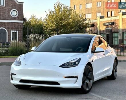Білий Тесла Модель 3, об'ємом двигуна 0 л та пробігом 2 тис. км за 27700 $, фото 1 на Automoto.ua
