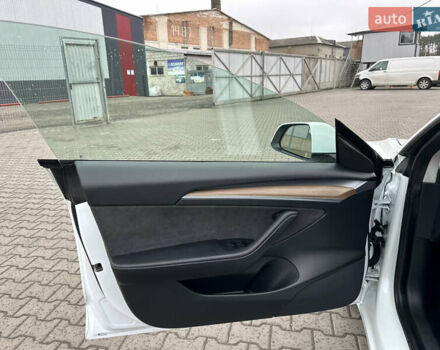 Білий Тесла Модель 3, об'ємом двигуна 0 л та пробігом 4 тис. км за 17500 $, фото 12 на Automoto.ua