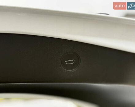 Білий Тесла Модель 3, об'ємом двигуна 0 л та пробігом 70 тис. км за 19999 $, фото 38 на Automoto.ua