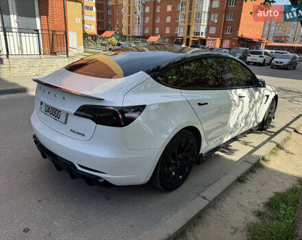 Белый Тесла Модель 3, объемом двигателя 0 л и пробегом 21 тыс. км за 25500 $, фото 2 на Automoto.ua
