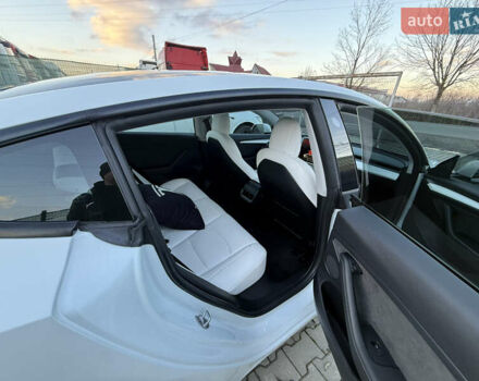 Білий Тесла Модель 3, об'ємом двигуна 0 л та пробігом 42 тис. км за 25500 $, фото 10 на Automoto.ua