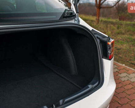 Белый Тесла Модель 3, объемом двигателя 0 л и пробегом 5 тыс. км за 27500 $, фото 18 на Automoto.ua