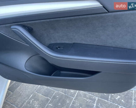 Білий Тесла Модель 3, об'ємом двигуна 0 л та пробігом 78 тис. км за 26200 $, фото 31 на Automoto.ua