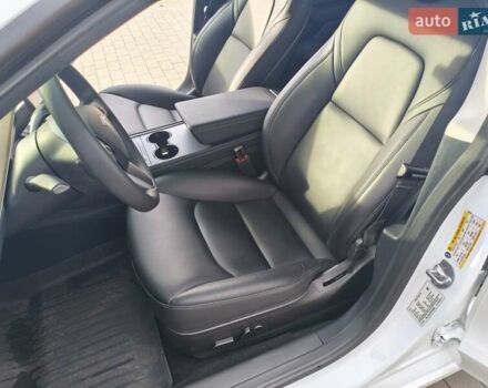 Белый Тесла Модель 3, объемом двигателя 0 л и пробегом 55 тыс. км за 23100 $, фото 15 на Automoto.ua