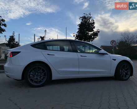 Білий Тесла Модель 3, об'ємом двигуна 0 л та пробігом 20 тис. км за 22600 $, фото 4 на Automoto.ua
