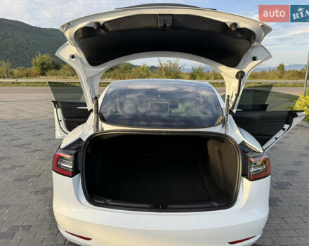 Білий Тесла Модель 3, об'ємом двигуна 0 л та пробігом 42 тис. км за 25500 $, фото 19 на Automoto.ua