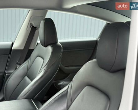 Белый Тесла Модель 3, объемом двигателя 0 л и пробегом 30 тыс. км за 19900 $, фото 40 на Automoto.ua