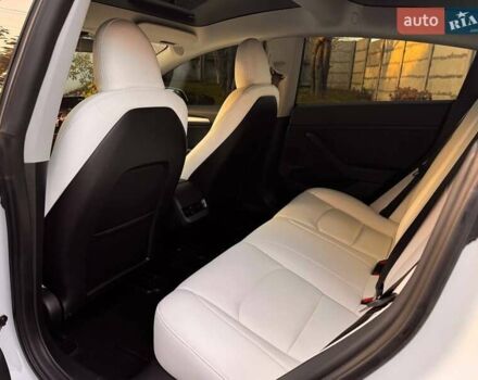 Белый Тесла Модель 3, объемом двигателя 0 л и пробегом 48 тыс. км за 23000 $, фото 19 на Automoto.ua