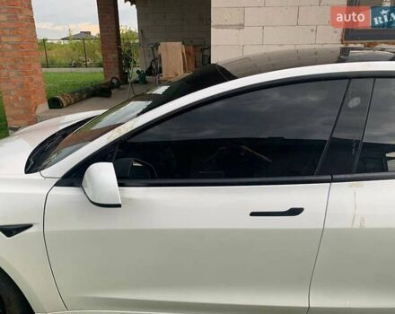 Білий Тесла Модель 3, об'ємом двигуна 0 л та пробігом 72 тис. км за 23500 $, фото 3 на Automoto.ua