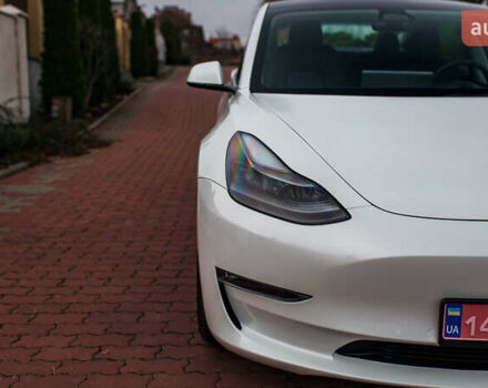 Белый Тесла Модель 3, объемом двигателя 0 л и пробегом 5 тыс. км за 27500 $, фото 2 на Automoto.ua