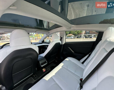 Білий Тесла Модель 3, об'ємом двигуна 0 л та пробігом 22 тис. км за 29006 $, фото 19 на Automoto.ua