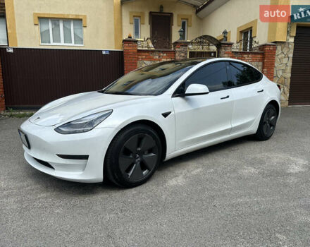 Білий Тесла Модель 3, об'ємом двигуна 0 л та пробігом 32 тис. км за 19500 $, фото 1 на Automoto.ua