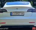 Білий Тесла Модель 3, об'ємом двигуна 0.2 л та пробігом 104 тис. км за 19999 $, фото 1 на Automoto.ua