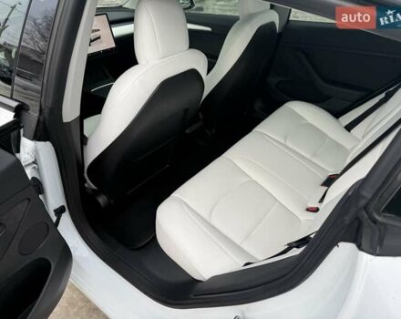 Білий Тесла Модель 3, об'ємом двигуна 0 л та пробігом 57 тис. км за 18800 $, фото 29 на Automoto.ua