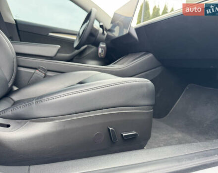 Белый Тесла Модель 3, объемом двигателя 0 л и пробегом 30 тыс. км за 22700 $, фото 43 на Automoto.ua