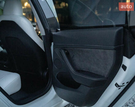 Белый Тесла Модель 3, объемом двигателя 0 л и пробегом 53 тыс. км за 27500 $, фото 36 на Automoto.ua