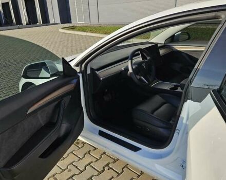 Білий Тесла Модель 3, об'ємом двигуна 0 л та пробігом 21 тис. км за 26900 $, фото 3 на Automoto.ua