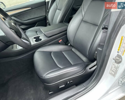 Білий Тесла Модель 3, об'ємом двигуна 0 л та пробігом 4 тис. км за 17500 $, фото 15 на Automoto.ua