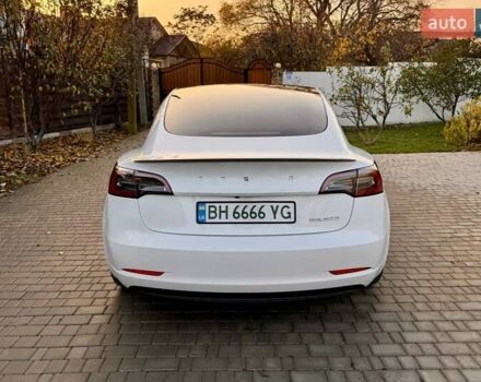 Белый Тесла Модель 3, объемом двигателя 0 л и пробегом 48 тыс. км за 23000 $, фото 4 на Automoto.ua