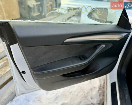 Белый Тесла Модель 3, объемом двигателя 0 л и пробегом 46 тыс. км за 16000 $, фото 7 на Automoto.ua