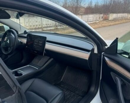 Білий Тесла Модель 3, об'ємом двигуна 0 л та пробігом 40 тис. км за 19999 $, фото 14 на Automoto.ua