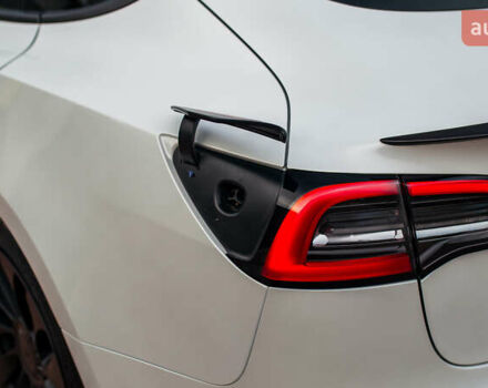 Белый Тесла Модель 3, объемом двигателя 0 л и пробегом 5 тыс. км за 27500 $, фото 21 на Automoto.ua