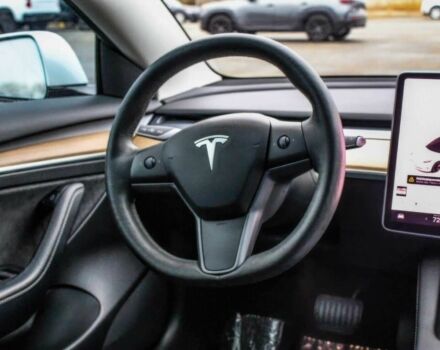 Белый Тесла Модель 3, объемом двигателя 0 л и пробегом 23 тыс. км за 16000 $, фото 6 на Automoto.ua