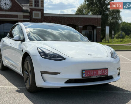 Белый Тесла Модель 3, объемом двигателя 0 л и пробегом 39 тыс. км за 25500 $, фото 3 на Automoto.ua