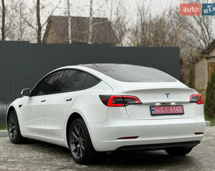 Білий Тесла Модель 3, об'ємом двигуна 0 л та пробігом 70 тис. км за 19999 $, фото 19 на Automoto.ua
