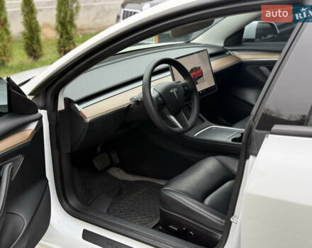 Білий Тесла Модель 3, об'ємом двигуна 0 л та пробігом 70 тис. км за 19999 $, фото 31 на Automoto.ua