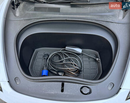 Белый Тесла Модель 3, объемом двигателя 0 л и пробегом 33 тыс. км за 33300 $, фото 3 на Automoto.ua