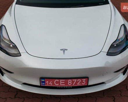 Белый Тесла Модель 3, объемом двигателя 0 л и пробегом 5 тыс. км за 27500 $, фото 3 на Automoto.ua
