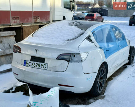 Белый Тесла Модель 3, объемом двигателя 0 л и пробегом 46 тыс. км за 16000 $, фото 3 на Automoto.ua