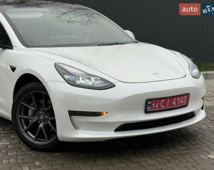 Білий Тесла Модель 3, об'ємом двигуна 0 л та пробігом 70 тис. км за 19999 $, фото 4 на Automoto.ua
