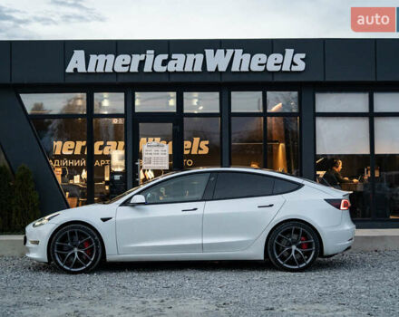 Белый Тесла Модель 3, объемом двигателя 0 л и пробегом 53 тыс. км за 27500 $, фото 3 на Automoto.ua