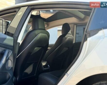 Белый Тесла Модель 3, объемом двигателя 0 л и пробегом 35 тыс. км за 27999 $, фото 15 на Automoto.ua