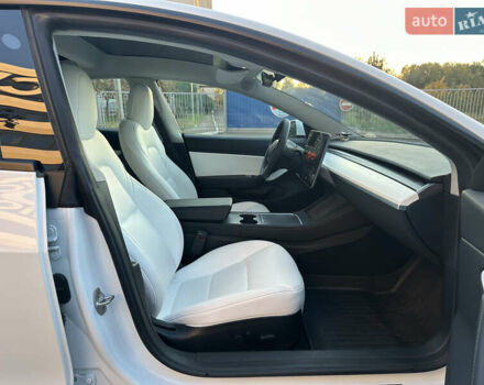 Белый Тесла Модель 3, объемом двигателя 0 л и пробегом 18 тыс. км за 22800 $, фото 14 на Automoto.ua