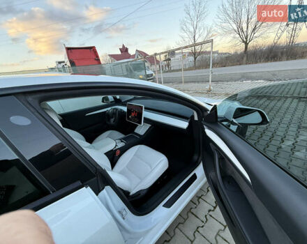 Білий Тесла Модель 3, об'ємом двигуна 0 л та пробігом 42 тис. км за 25500 $, фото 8 на Automoto.ua