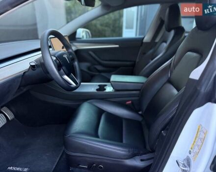 Білий Тесла Модель 3, об'ємом двигуна 0 л та пробігом 67 тис. км за 19999 $, фото 30 на Automoto.ua