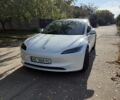 Белый Тесла Модель 3, объемом двигателя 0 л и пробегом 77 тыс. км за 30085 $, фото 1 на Automoto.ua